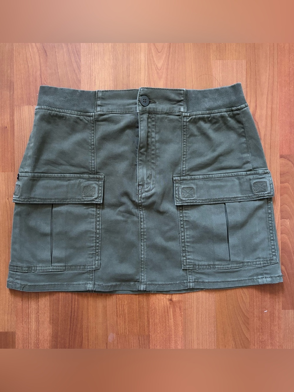 Women’s olive green Sanctuary cargo mini skirt size Medium